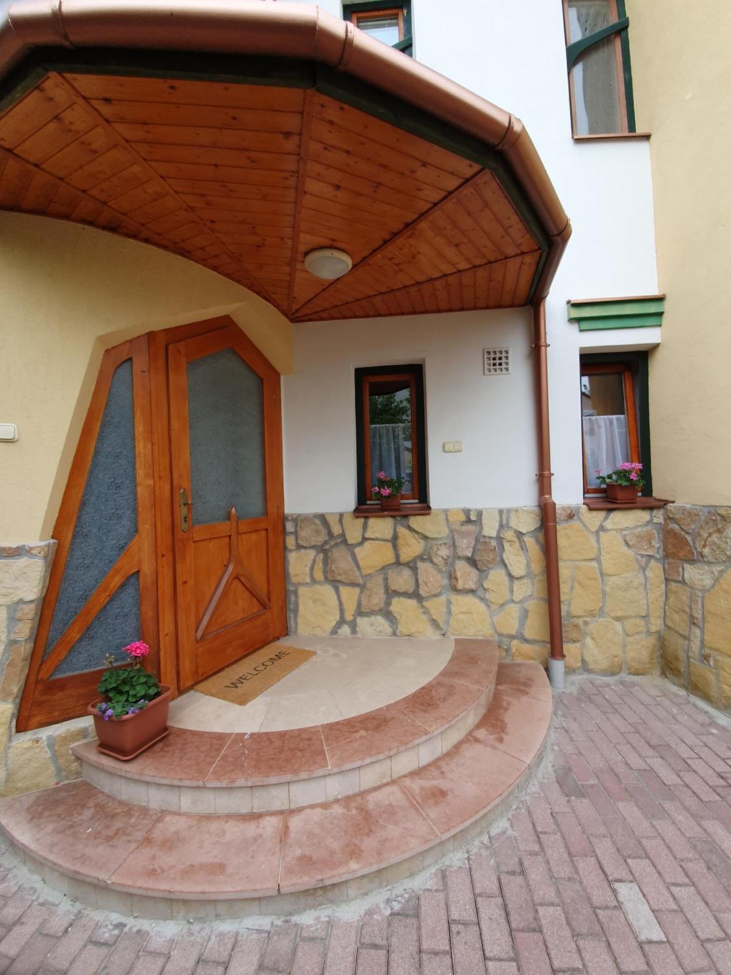 Pannonia Apartman Esztergom Habitación foto